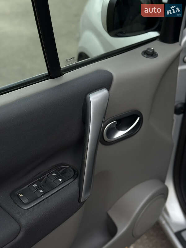 Минивэн Renault Scenic 2007 в Чернигове