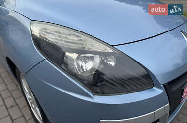 Минивэн Renault Scenic 2010 в 