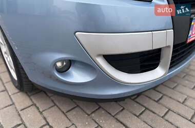 Минивэн Renault Scenic 2010 в 