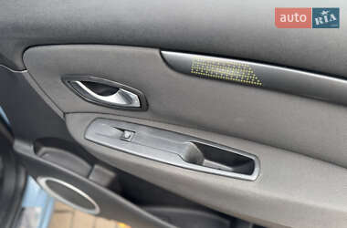 Минивэн Renault Scenic 2010 в 
