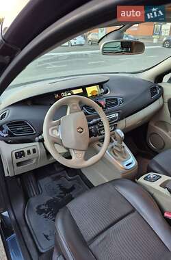 Минивэн Renault Scenic 2011 в 
