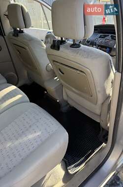 Минивэн Renault Scenic 2004 в 