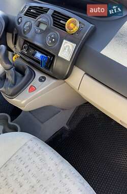 Минивэн Renault Scenic 2004 в 