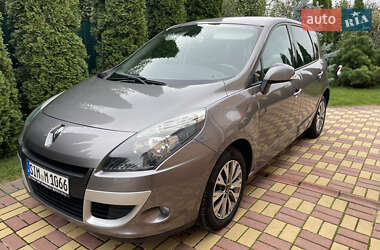 Минивэн Renault Scenic 2011 в 