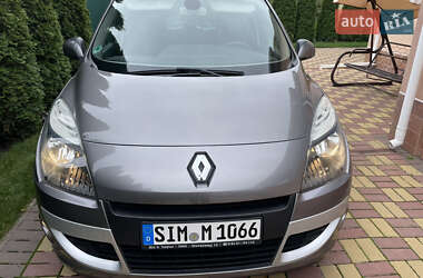 Минивэн Renault Scenic 2011 в 