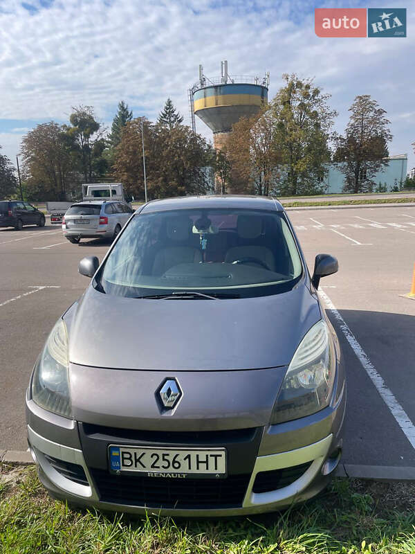 Минивэн Renault Scenic 2009 в 