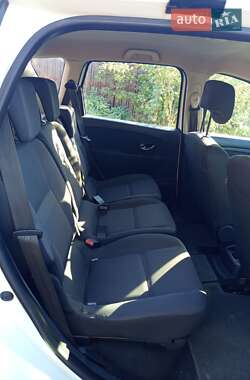 Минивэн Renault Scenic 2013 в 