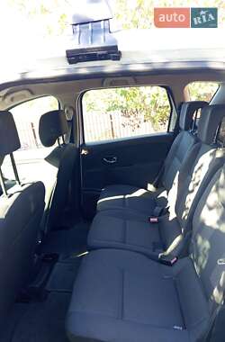 Минивэн Renault Scenic 2013 в 