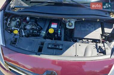 Минивэн Renault Scenic 2015 в 