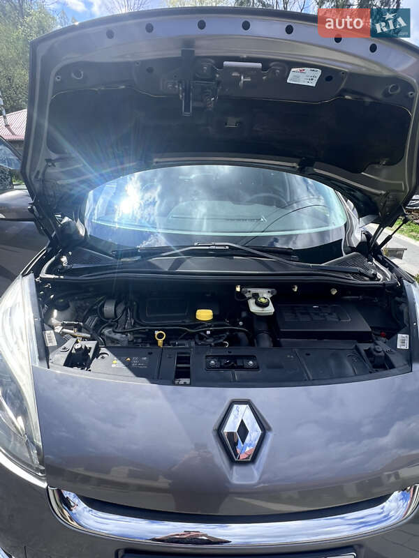 Минивэн Renault Scenic 2012 в Славском