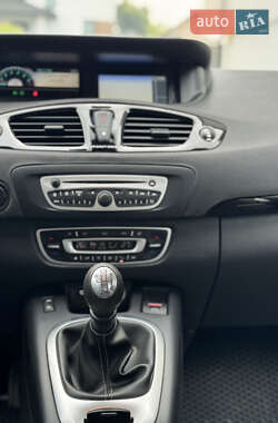 Минивэн Renault Scenic 2011 в 