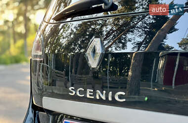 Минивэн Renault Scenic 2015 в 