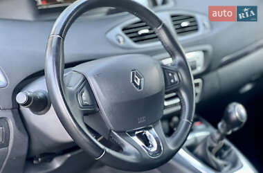 Минивэн Renault Scenic 2015 в 