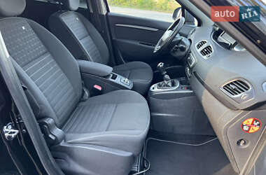 Минивэн Renault Scenic 2015 в 