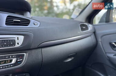 Минивэн Renault Scenic 2015 в 
