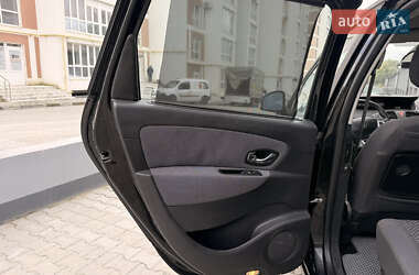 Минивэн Renault Scenic 2012 в 