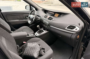 Минивэн Renault Scenic 2012 в 