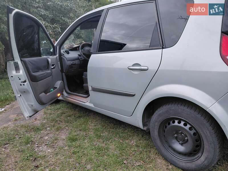 Минивэн Renault Scenic 2004 в Сарнах