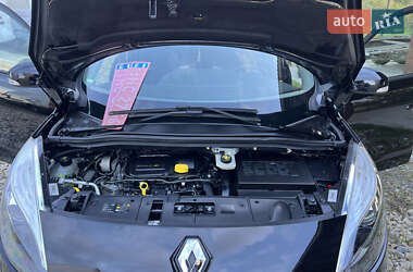 Минивэн Renault Scenic 2012 в 