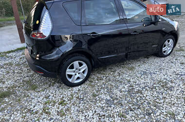 Минивэн Renault Scenic 2012 в 