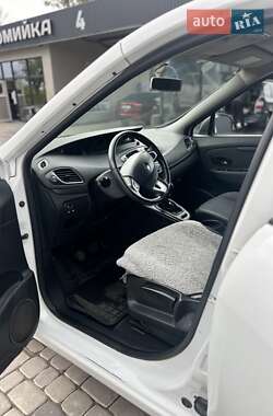 Минивэн Renault Scenic 2010 в 