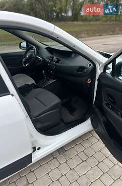 Минивэн Renault Scenic 2010 в 