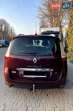 Минивэн Renault Scenic 2013 в 