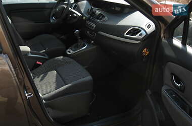 Минивэн Renault Scenic 2011 в 