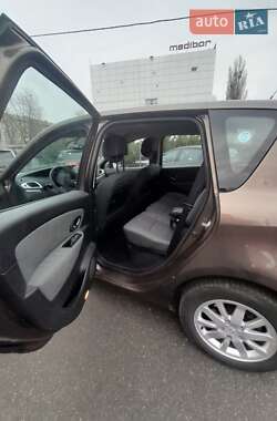 Минивэн Renault Scenic 2011 в 