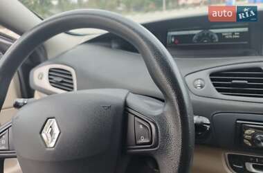 Минивэн Renault Scenic 2010 в 