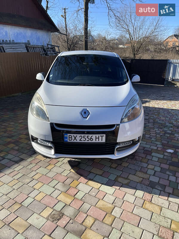Минивэн Renault Scenic 2012 в 