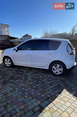 Минивэн Renault Scenic 2012 в 
