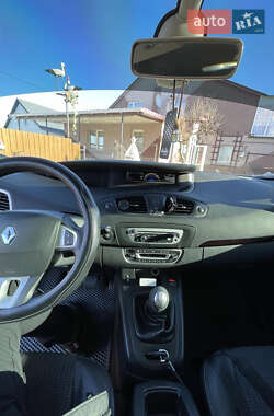 Минивэн Renault Scenic 2012 в 