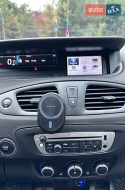 Минивэн Renault Scenic 2012 в 