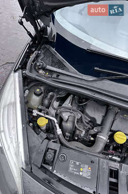 Минивэн Renault Scenic 2012 в 