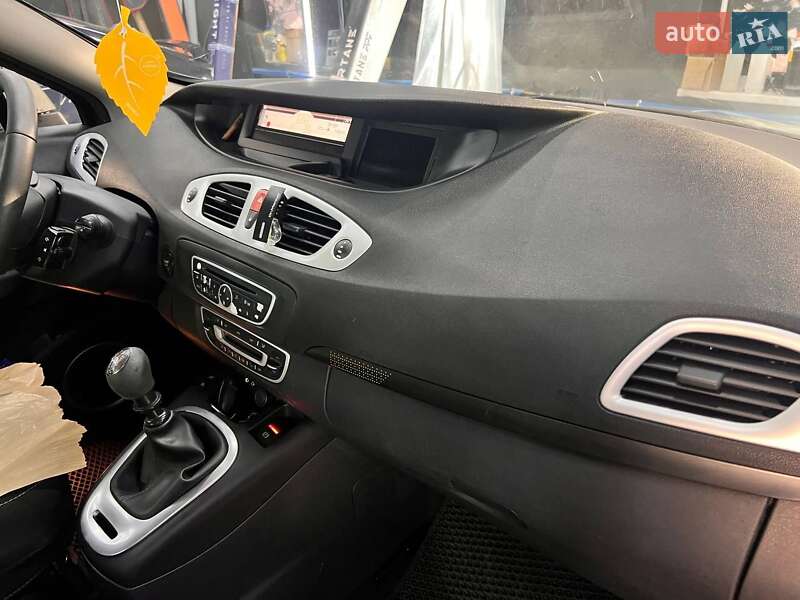 Мінівен Renault Scenic 2010 в Житомирі