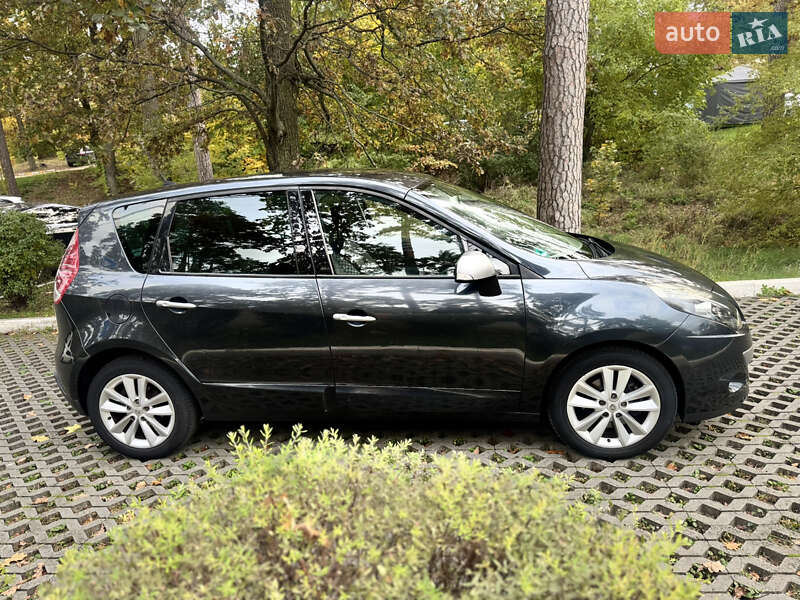 Минивэн Renault Scenic 2010 в Буче