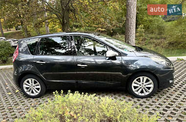 Минивэн Renault Scenic 2010 в 
