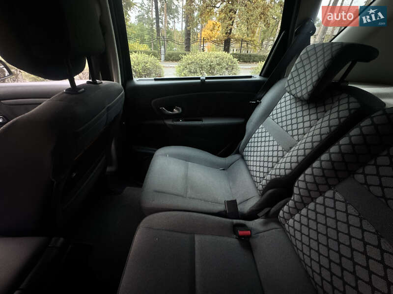 Минивэн Renault Scenic 2010 в Буче