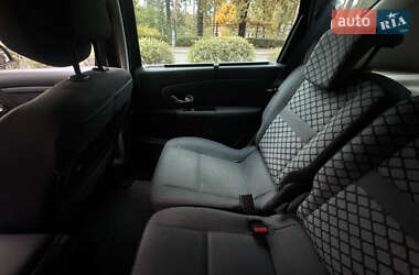 Минивэн Renault Scenic 2010 в 