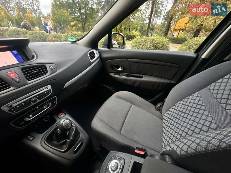 Минивэн Renault Scenic 2010 в Буче