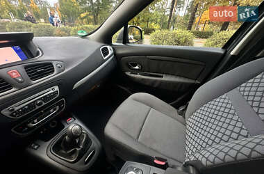 Минивэн Renault Scenic 2010 в 