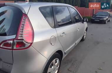 Минивэн Renault Scenic 2011 в 