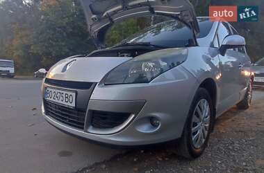 Минивэн Renault Scenic 2011 в 