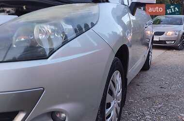 Минивэн Renault Scenic 2011 в 
