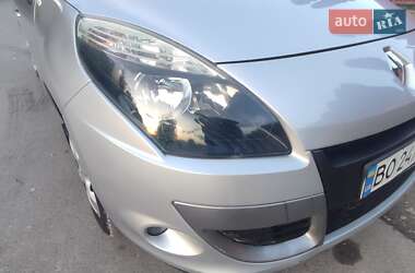 Минивэн Renault Scenic 2011 в 