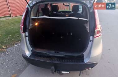 Минивэн Renault Scenic 2011 в 