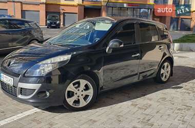 Минивэн Renault Scenic 2011 в 