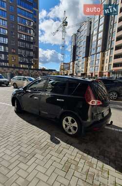 Минивэн Renault Scenic 2011 в 