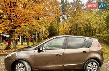 Минивэн Renault Scenic 2011 в 